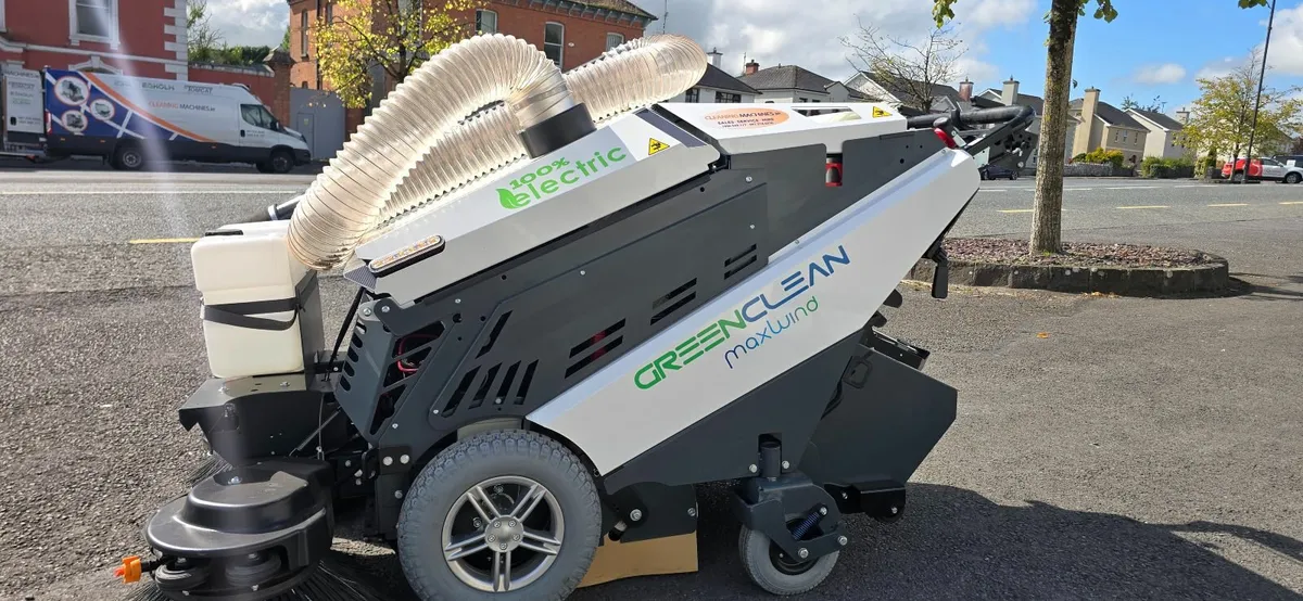 MaxWind Lithium-battery power street  sweeper - Image 4