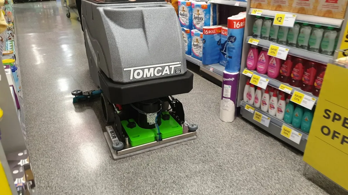 🛒 Tomcat Carbon 24E Scrubber Dryer – Supermarket - Image 2