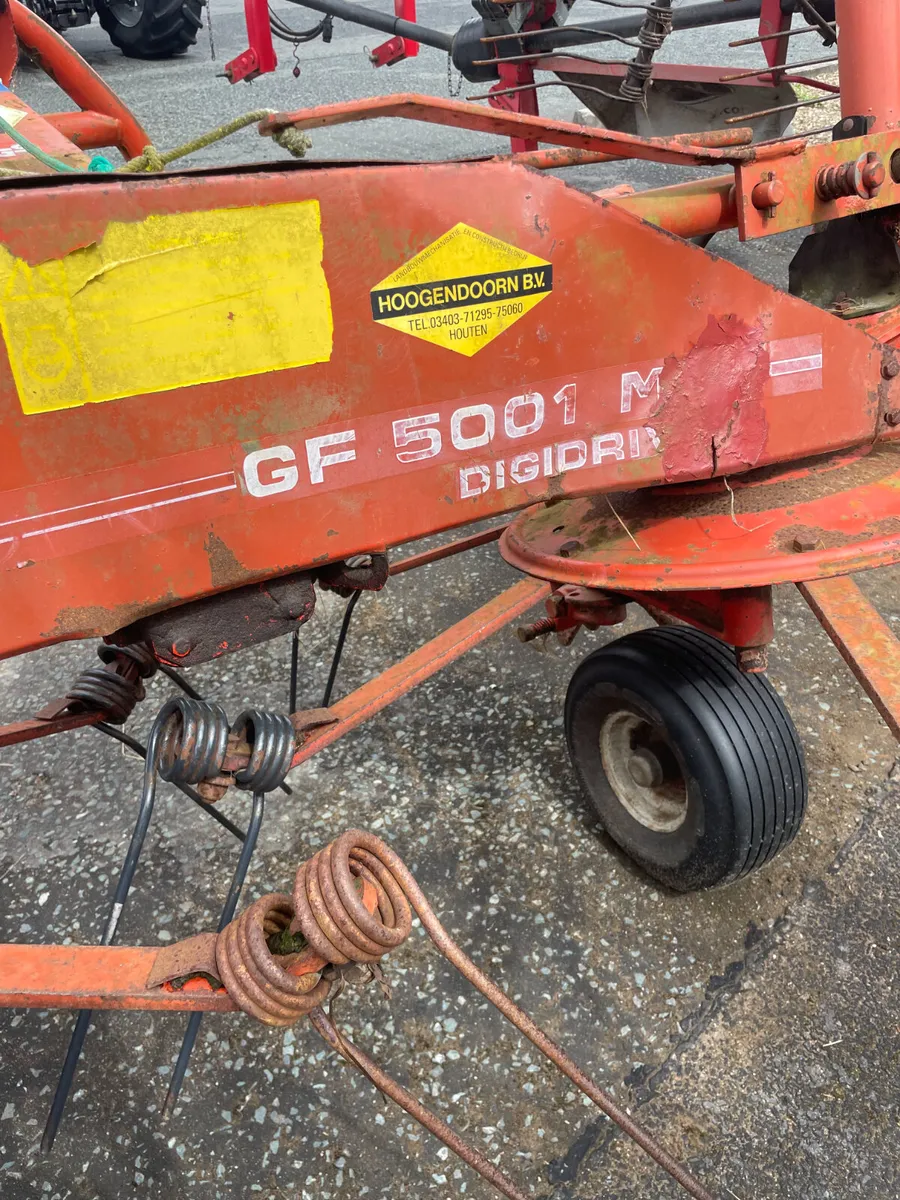 Kuhn  4 Rotor Tedder - Image 3