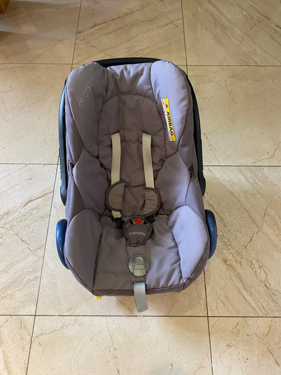 MaxiCosi isofix car seat - Image 1