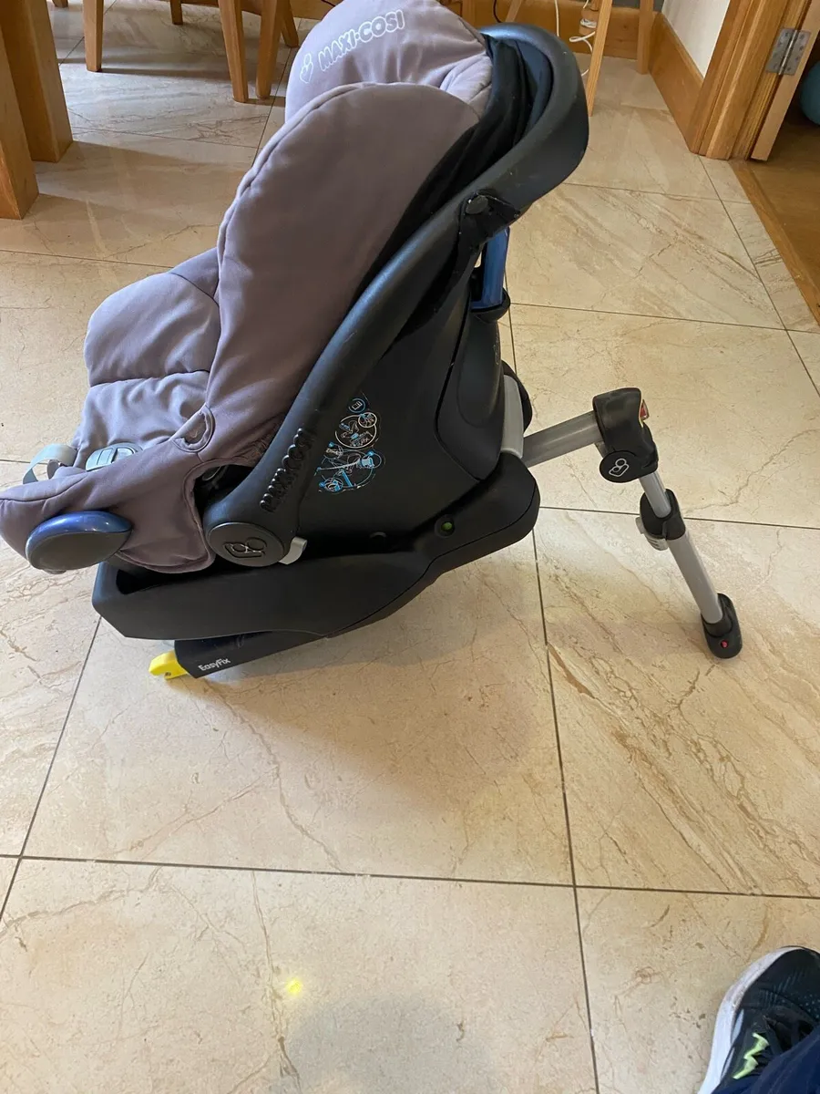 MaxiCosi isofix car seat - Image 3