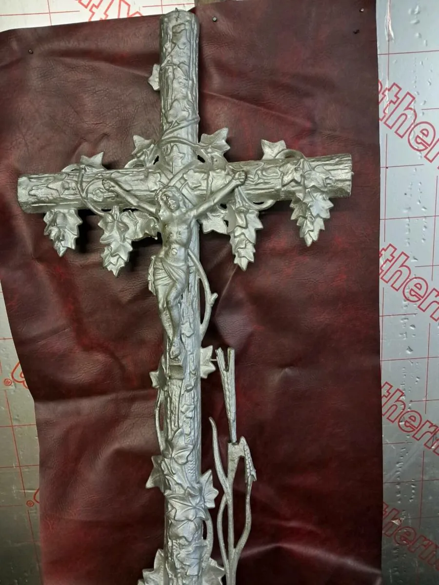 Cast iron cross - Image 1