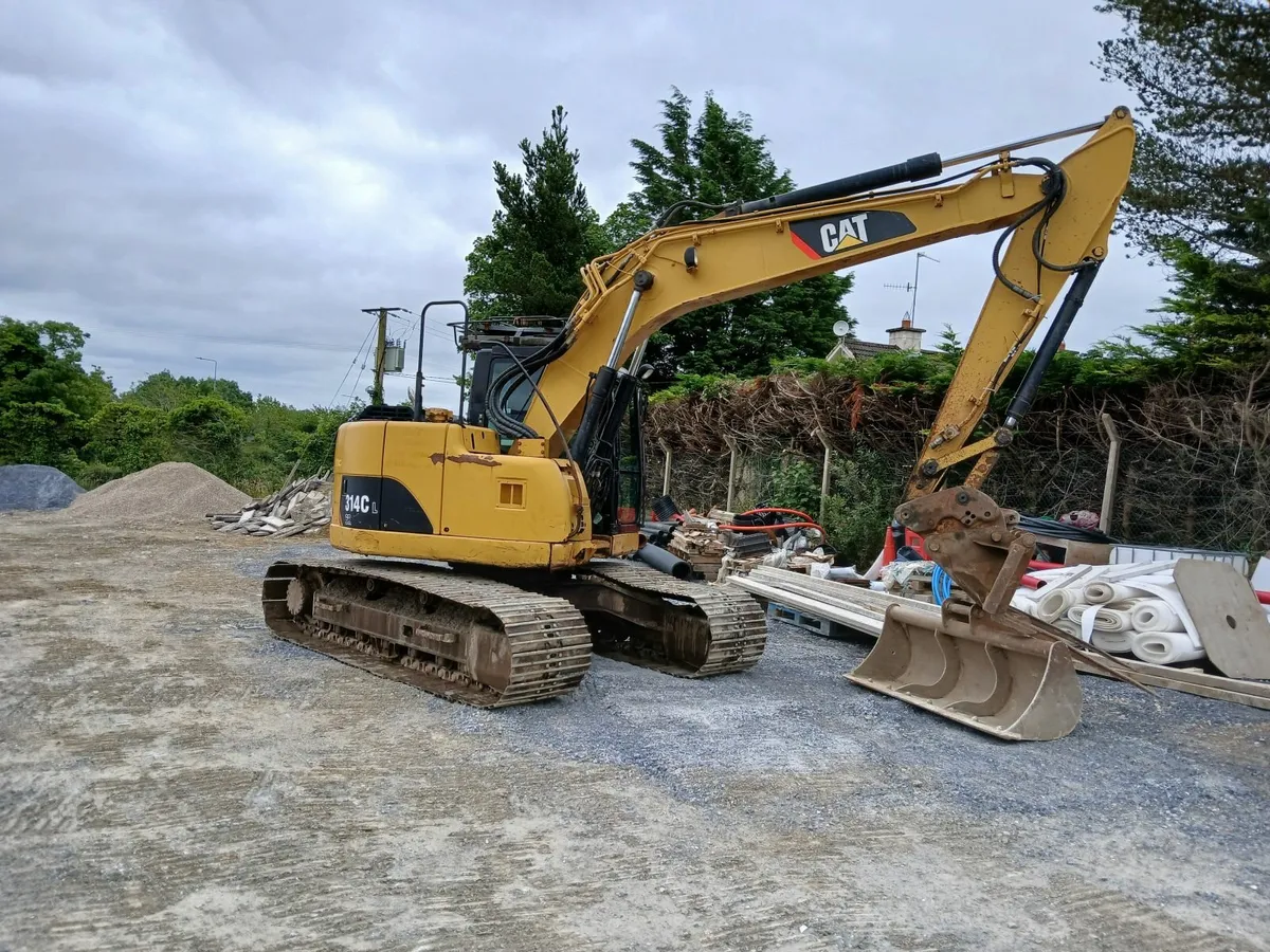 CAT 13 Ton Excavator - Image 1