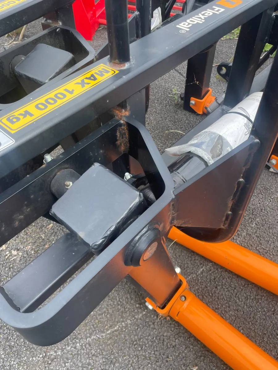 New Quicke Flexibal Bale Handler - Image 4