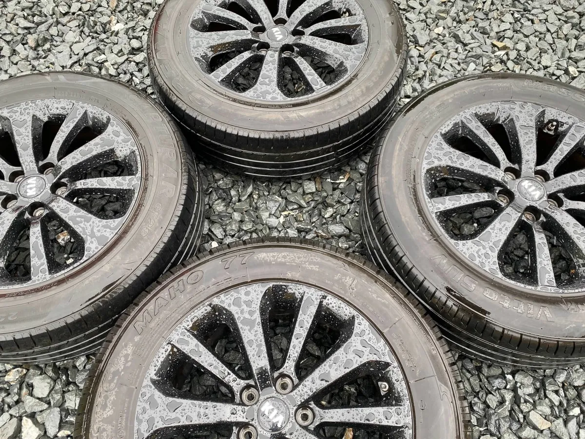 Like New Kia Sorento 18inch 5x114.3 - Image 2
