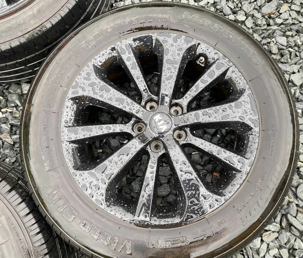 Like New Kia Sorento 18inch 5x114.3 - Image 3