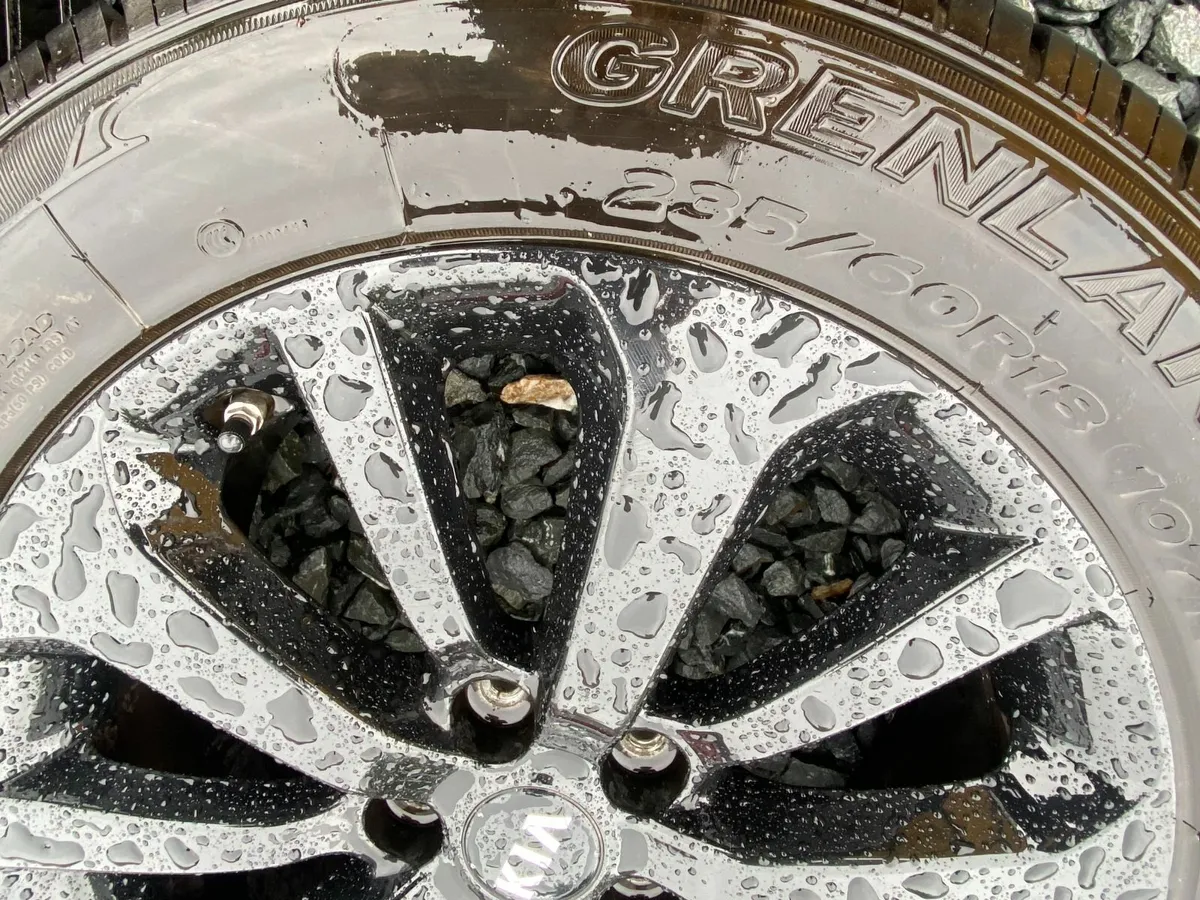 Like New Kia Sorento 18inch 5x114.3 - Image 4