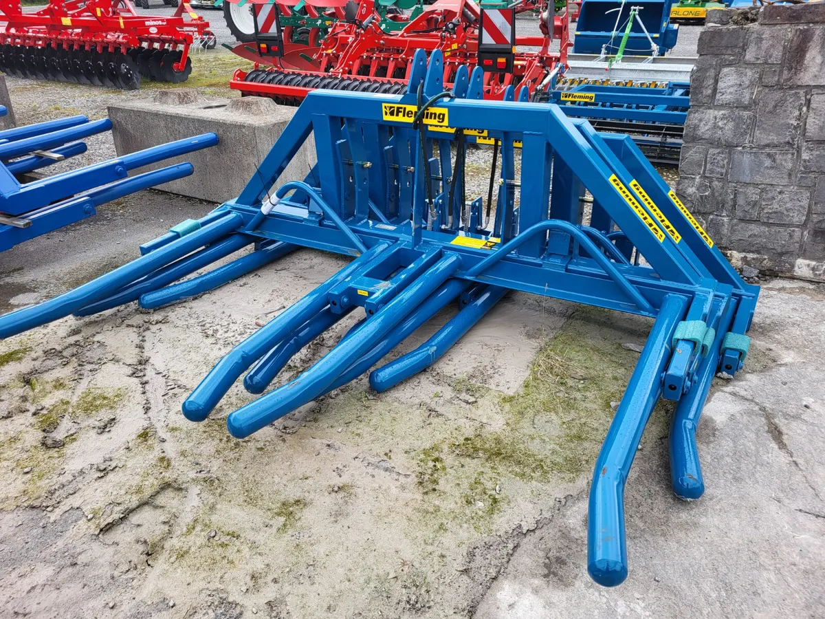 New Fleming Double Bale Lifters - Image 1