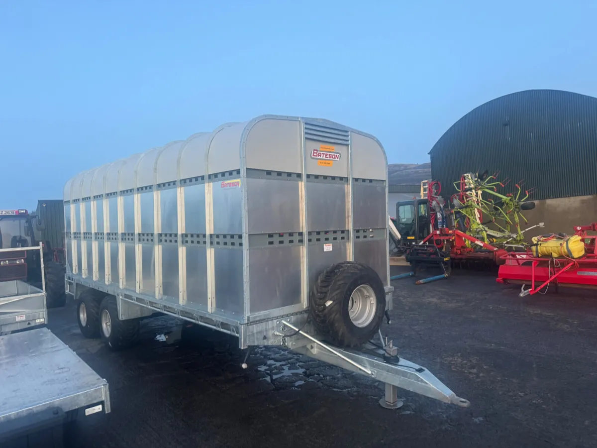 Bateson 100LT Tractor Livestock Trailer - Image 3