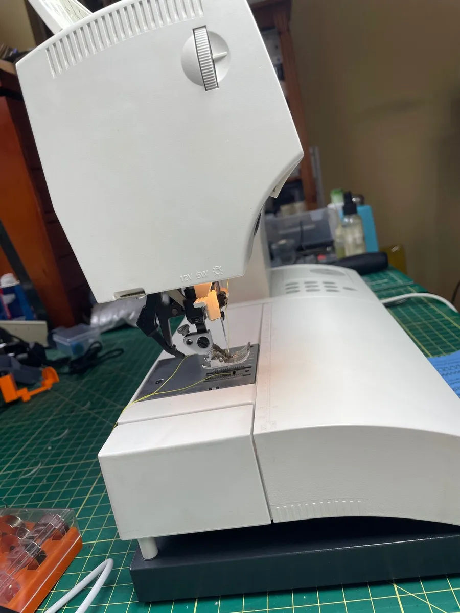 PFAFF Tiptronic 2020 Sewing machine (with IDT) - Image 3