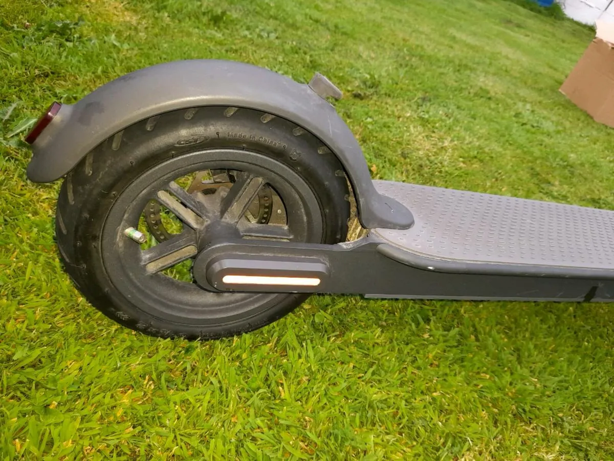 Xiaomi Mi E scooter - Image 3