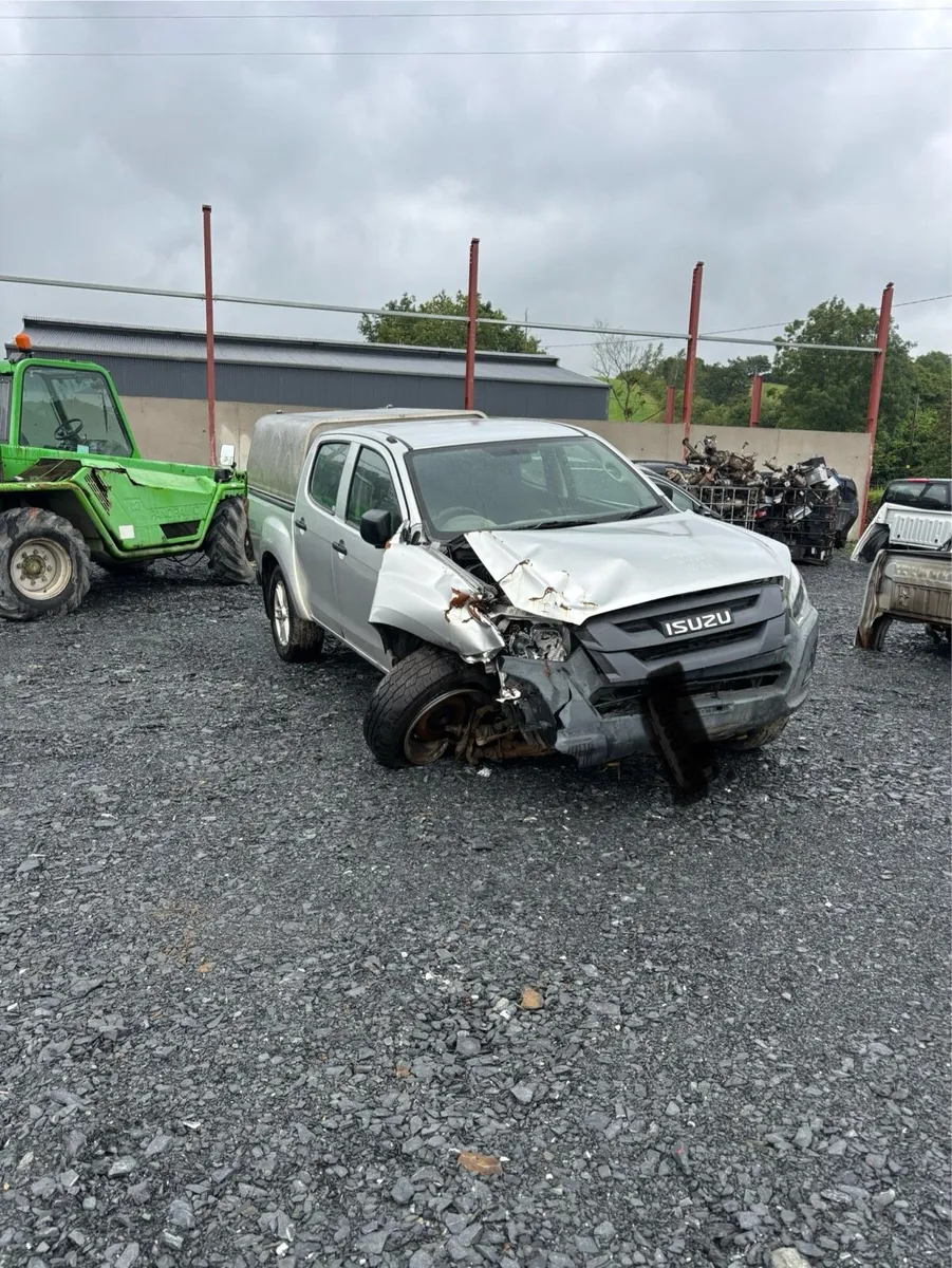 For breaking Isuzu d max - Image 1
