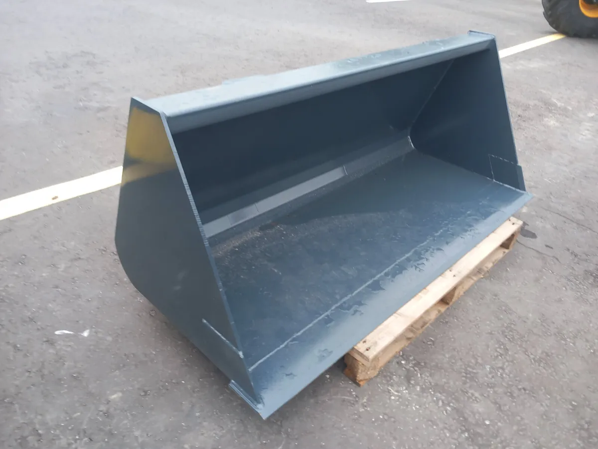 Tractor Bucket - Image 1