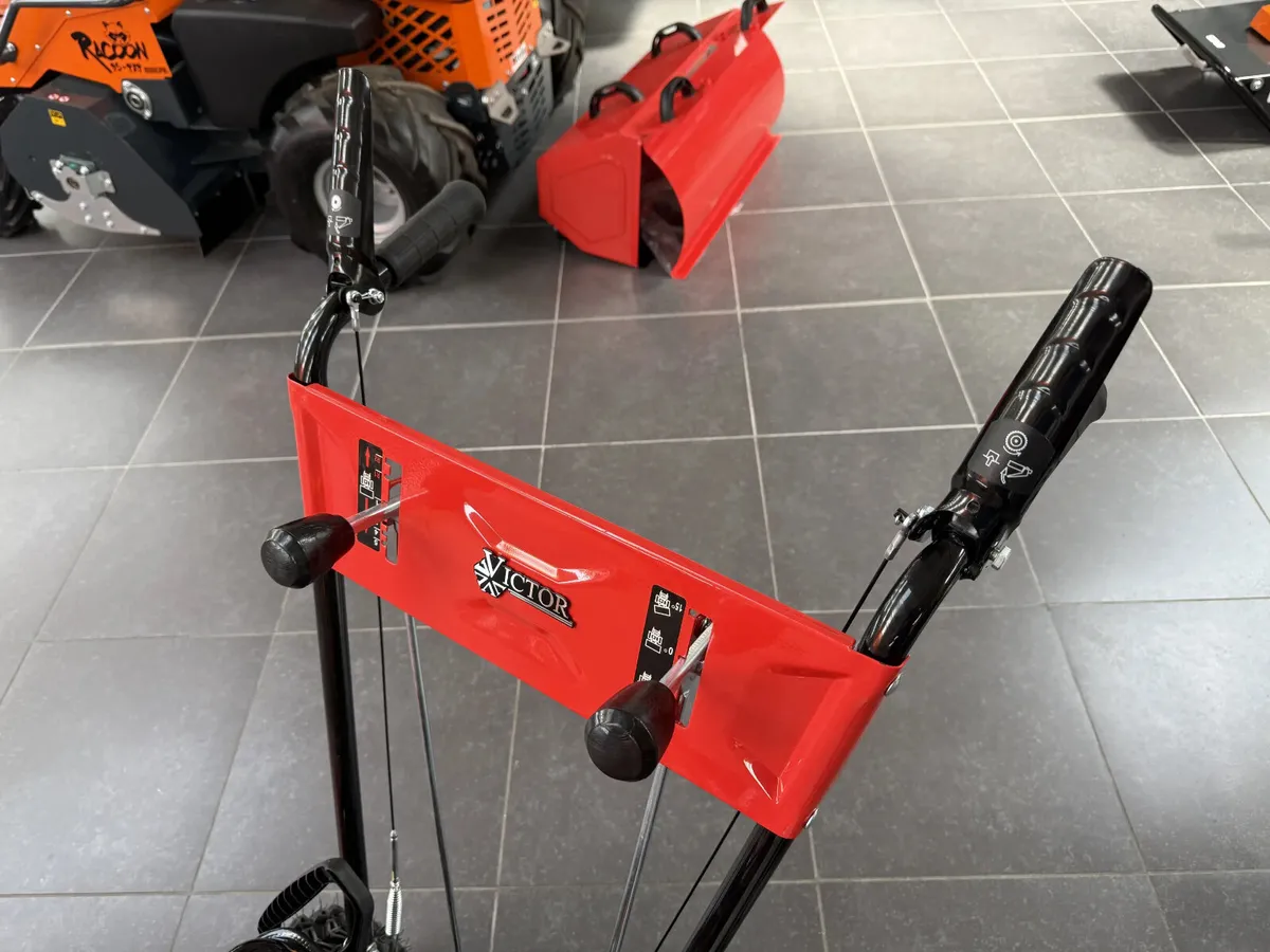 Victor VSW800 walk-behind petrol sweeper - Image 3