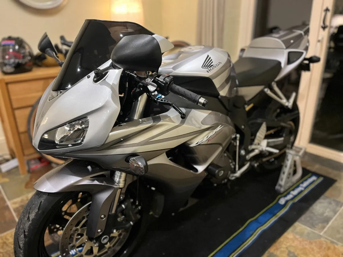 2007 Honda CBR1000RR Fireblade - Low Miles - Image 1