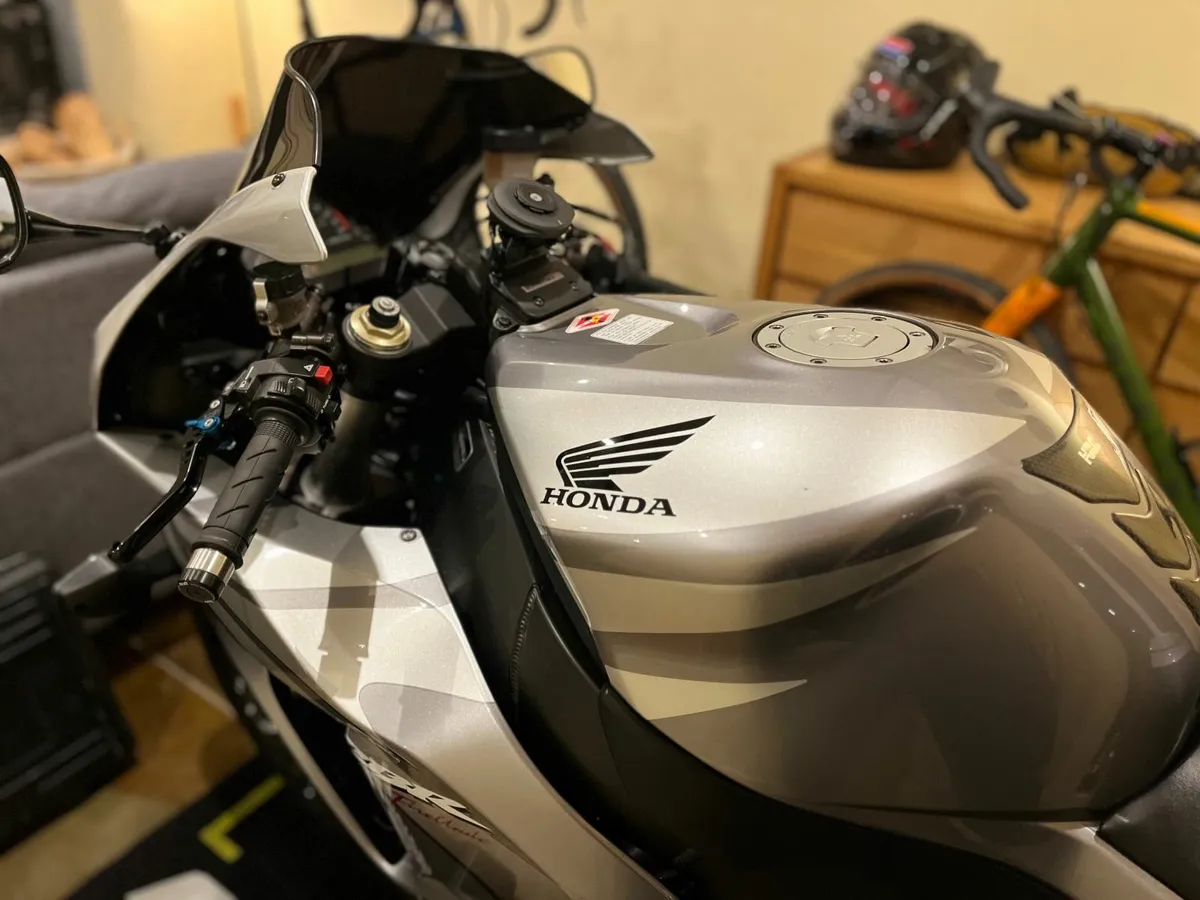 2007 Honda CBR1000RR Fireblade - Low Miles - Image 2