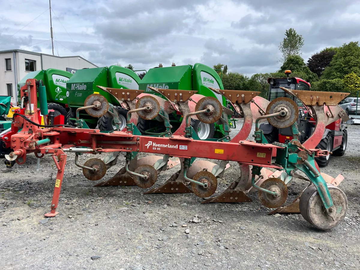 Kverneland 4 Furrow Reversible Plough - Image 2
