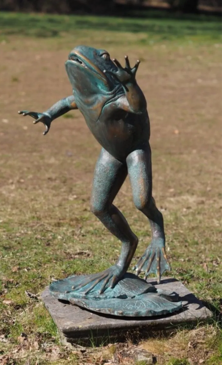 Bronze frog sculpture - Image 4