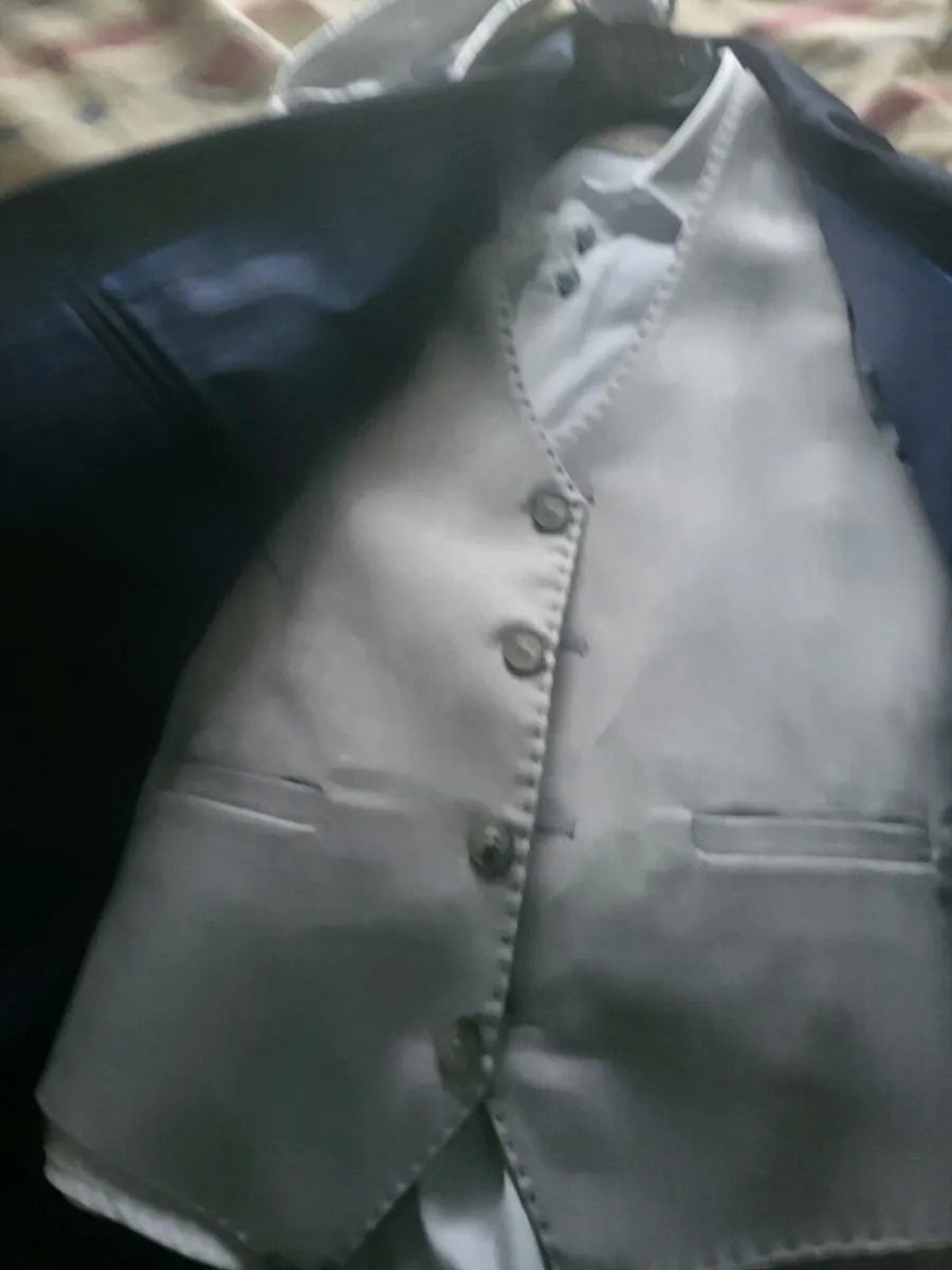 Boys suit - Image 2