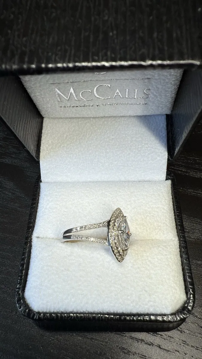 Diamond engagement ring - Image 3