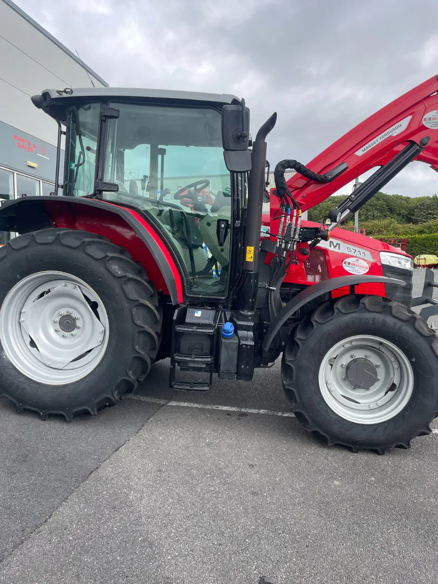New Massey Ferguson 5711M - Image 4