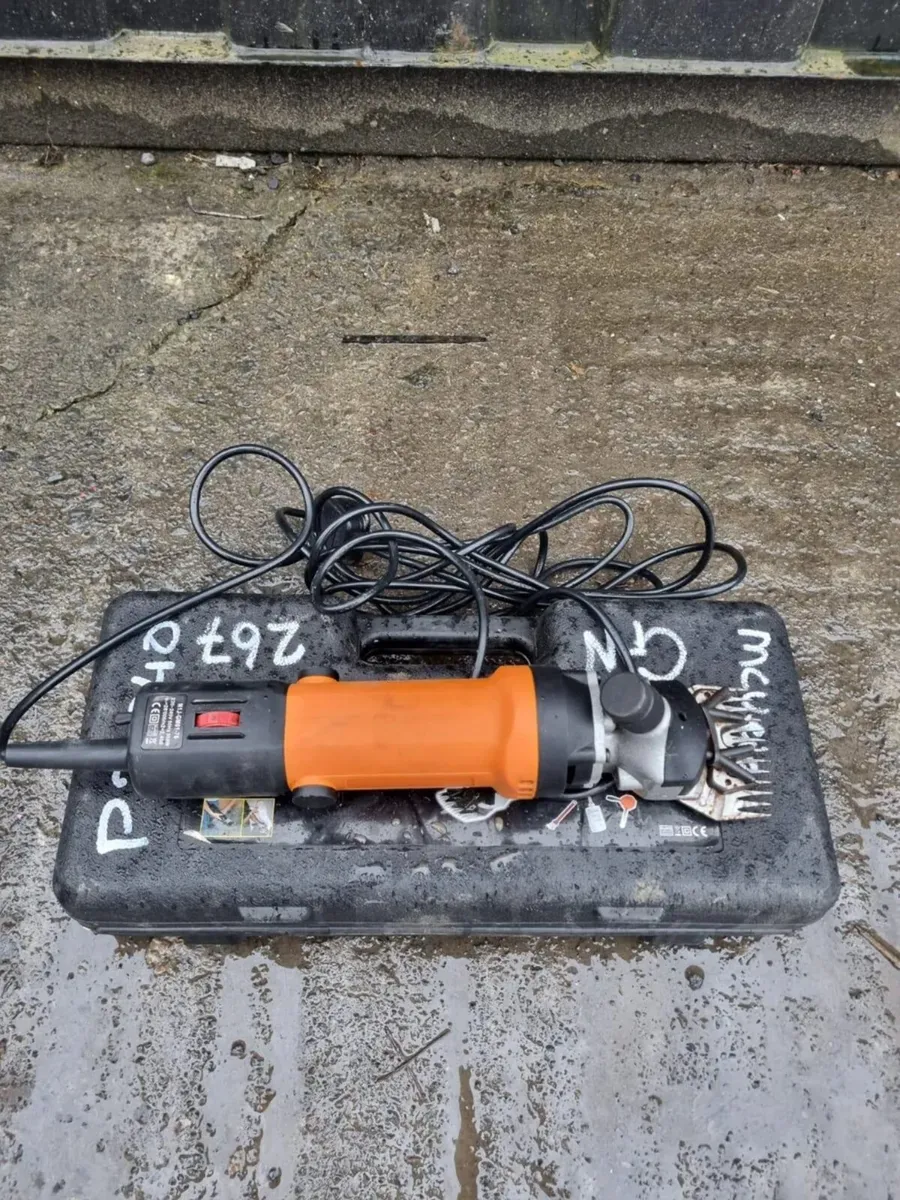 Professional AC Livestock Clippers - Image 2