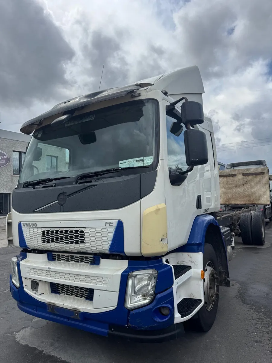 2016 VOLVO FE FOR BREAKING - Image 1