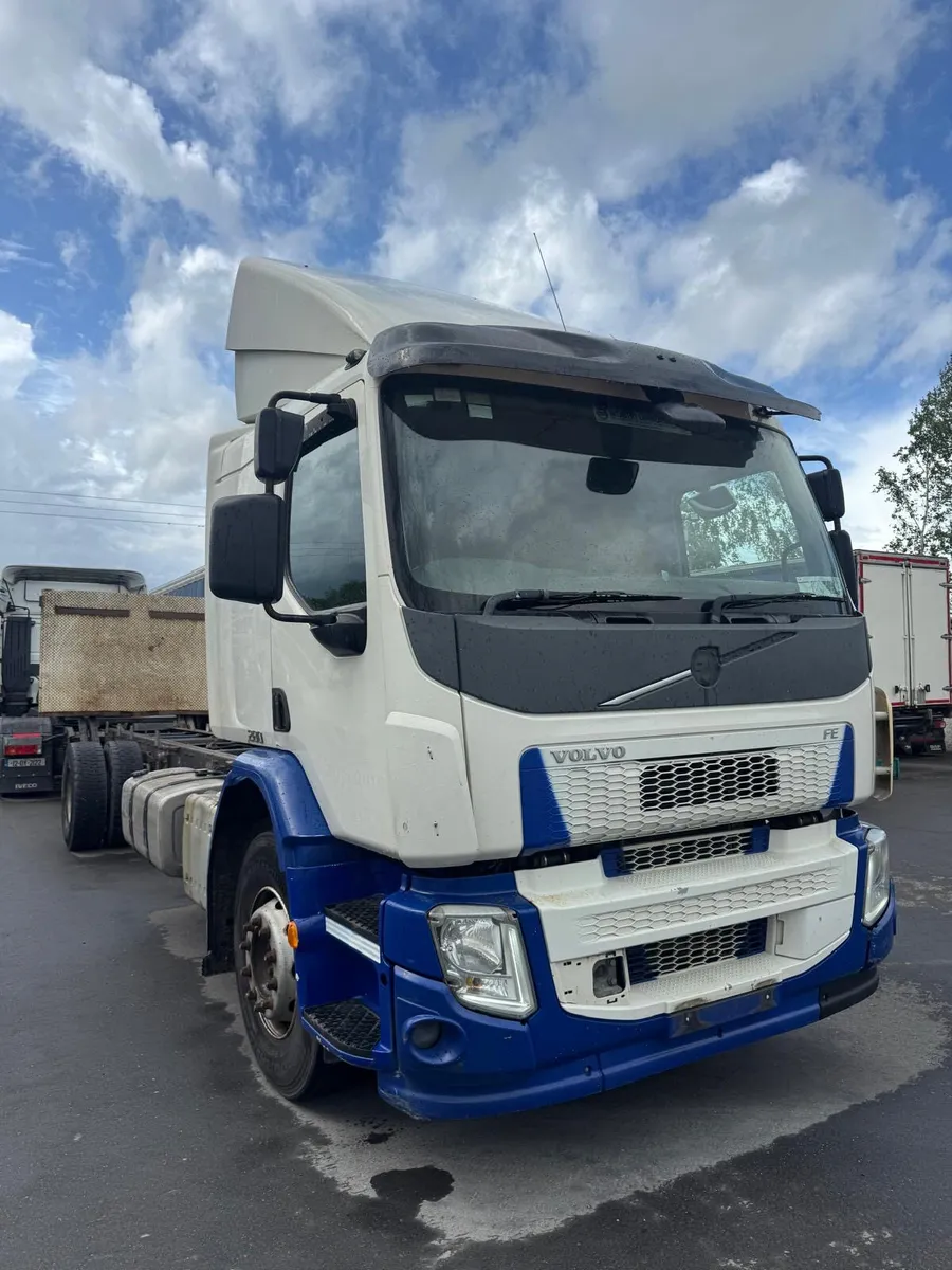 2016 VOLVO FE FOR BREAKING - Image 2