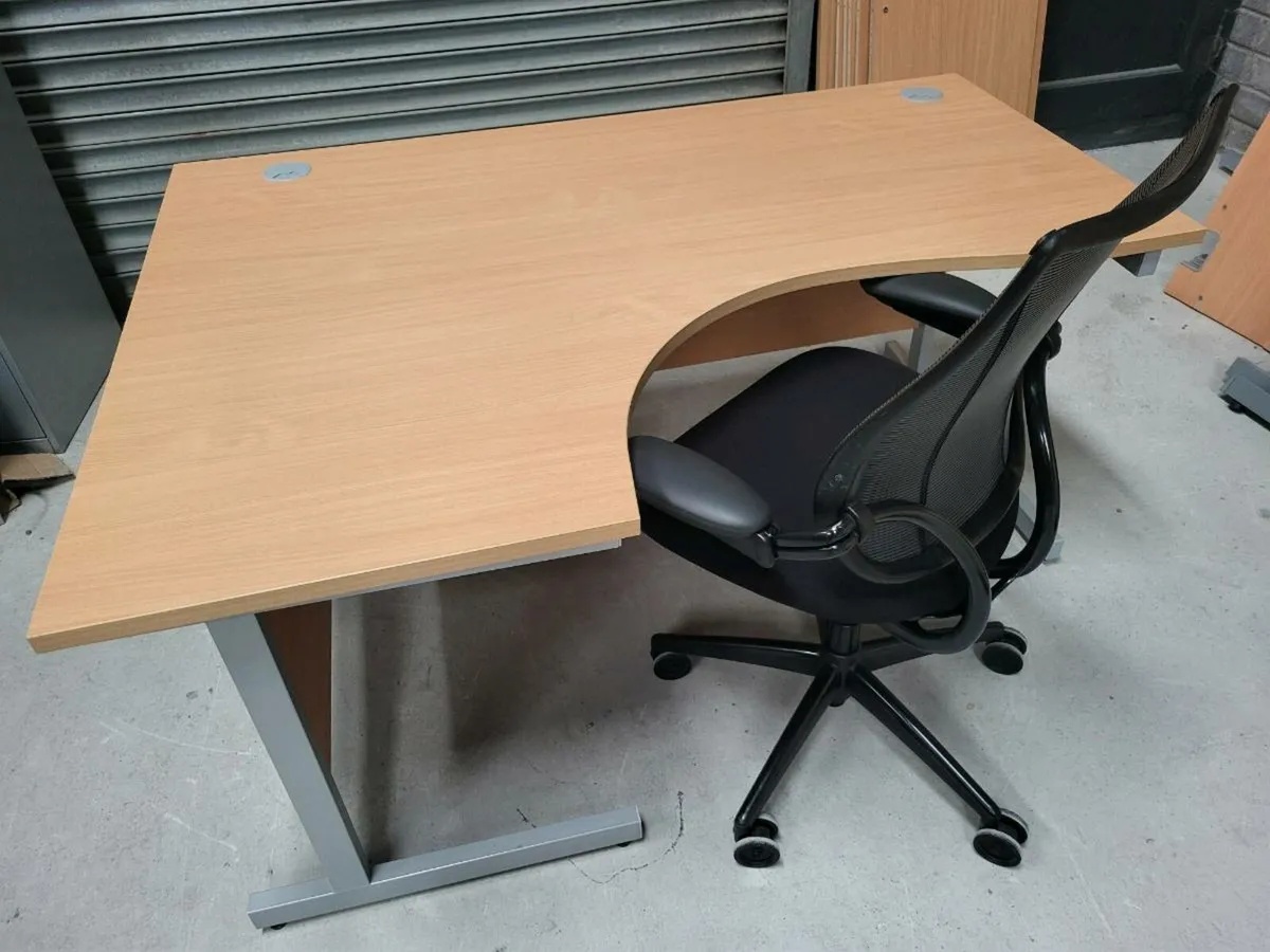 High Quality Desk/Humanscale Chair Sets. - Image 1