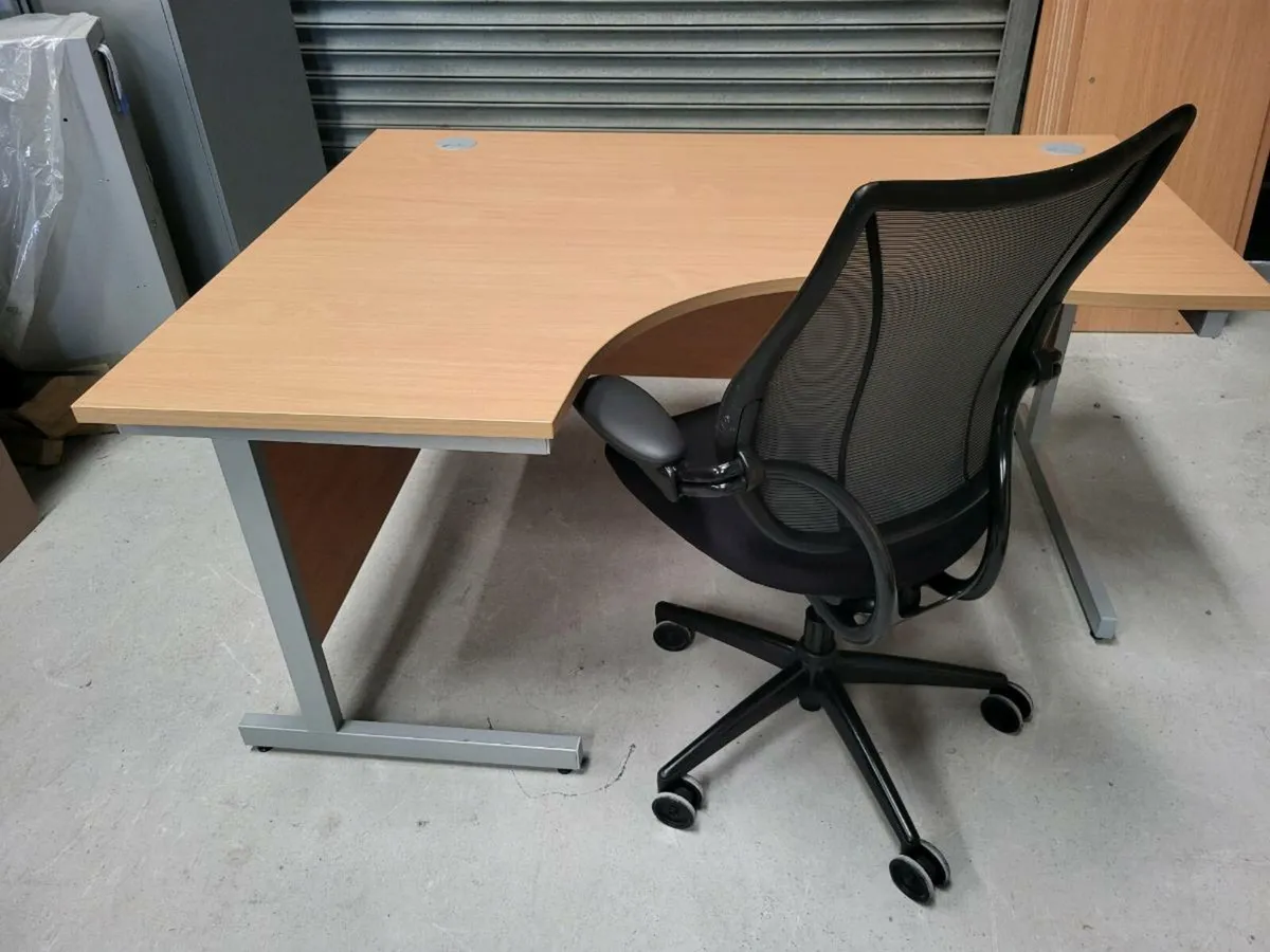 High Quality Desk/Humanscale Chair Sets. - Image 4