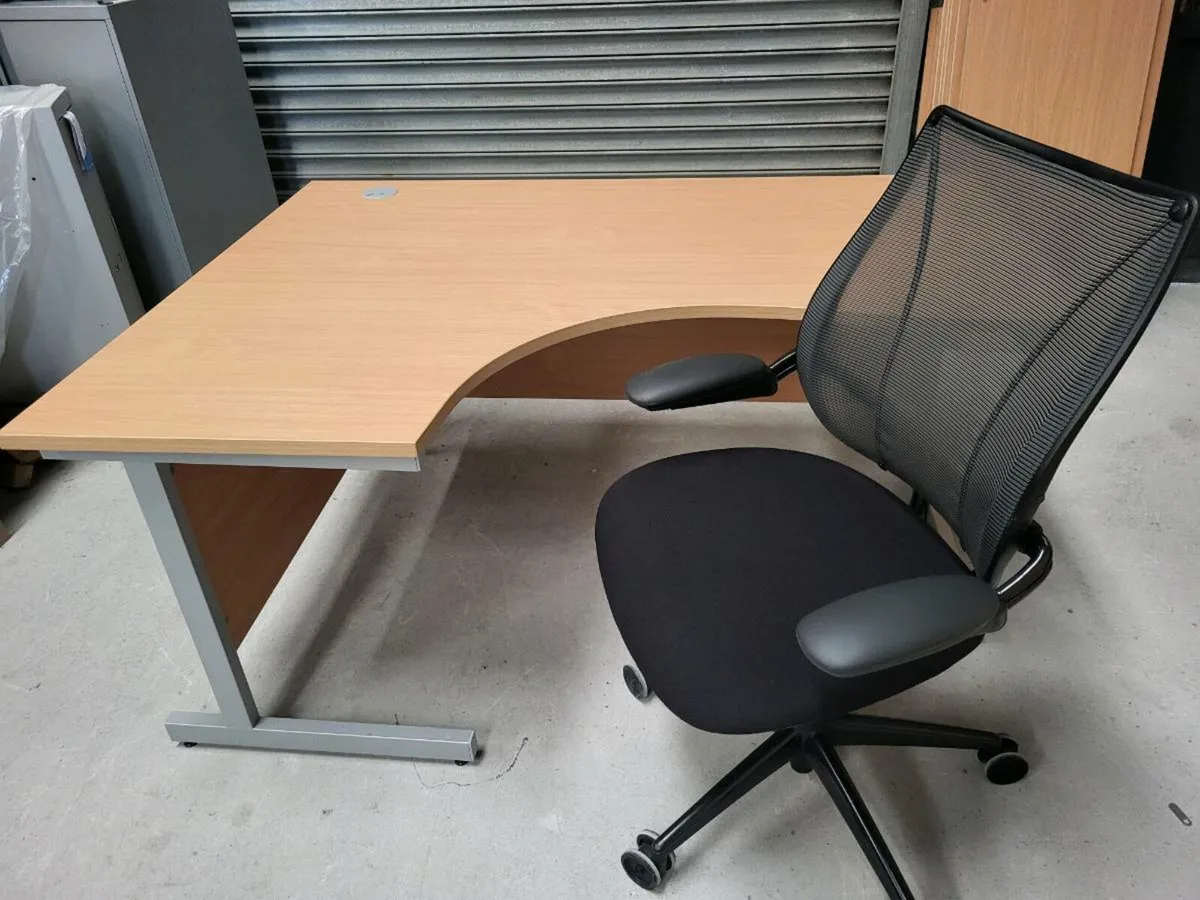 High Quality Desk/Humanscale Chair Sets. - Image 2