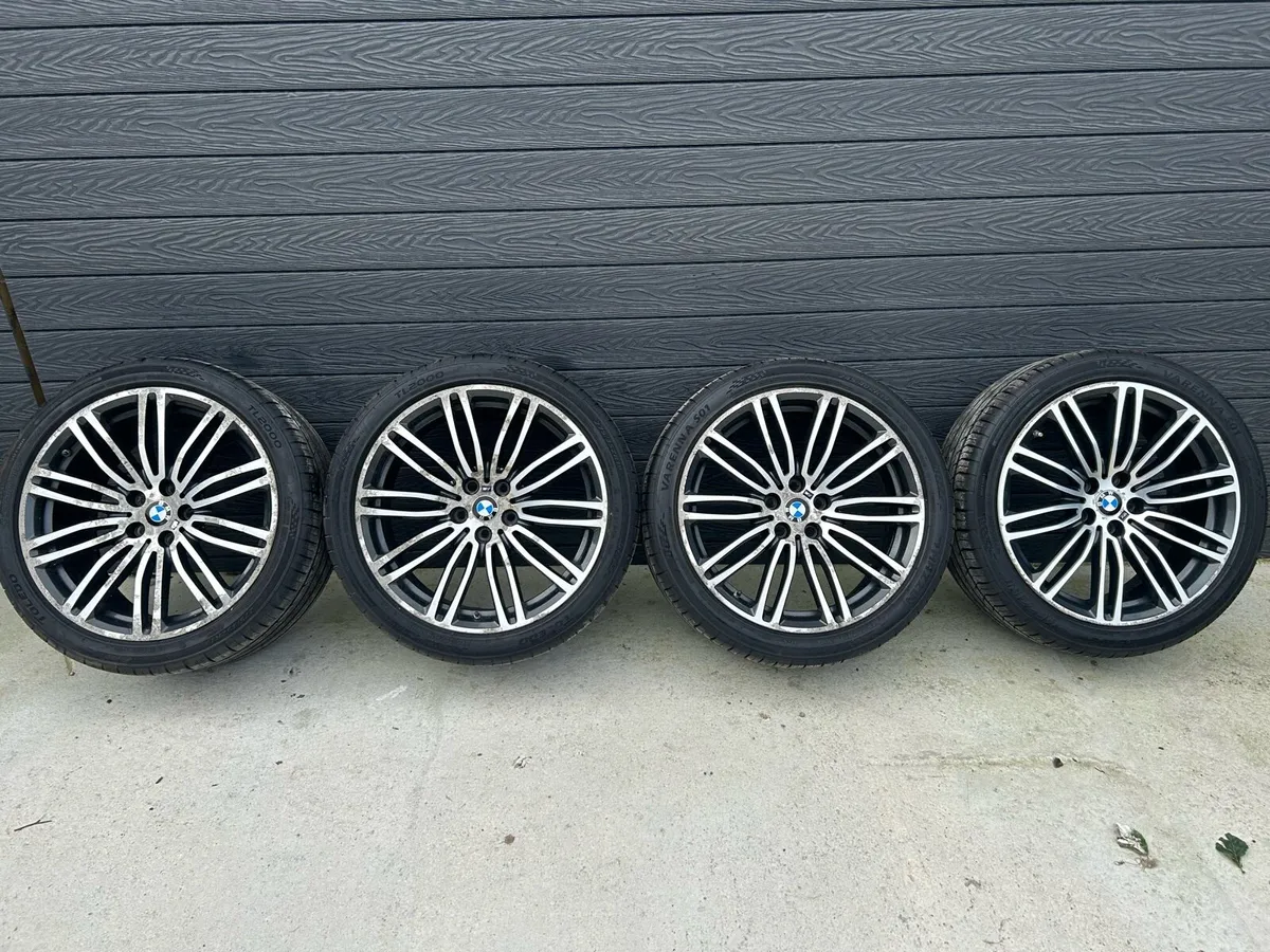 19” GENUINE BMW 5 SERIES ALLOY WHEELS & TYRES - Image 2