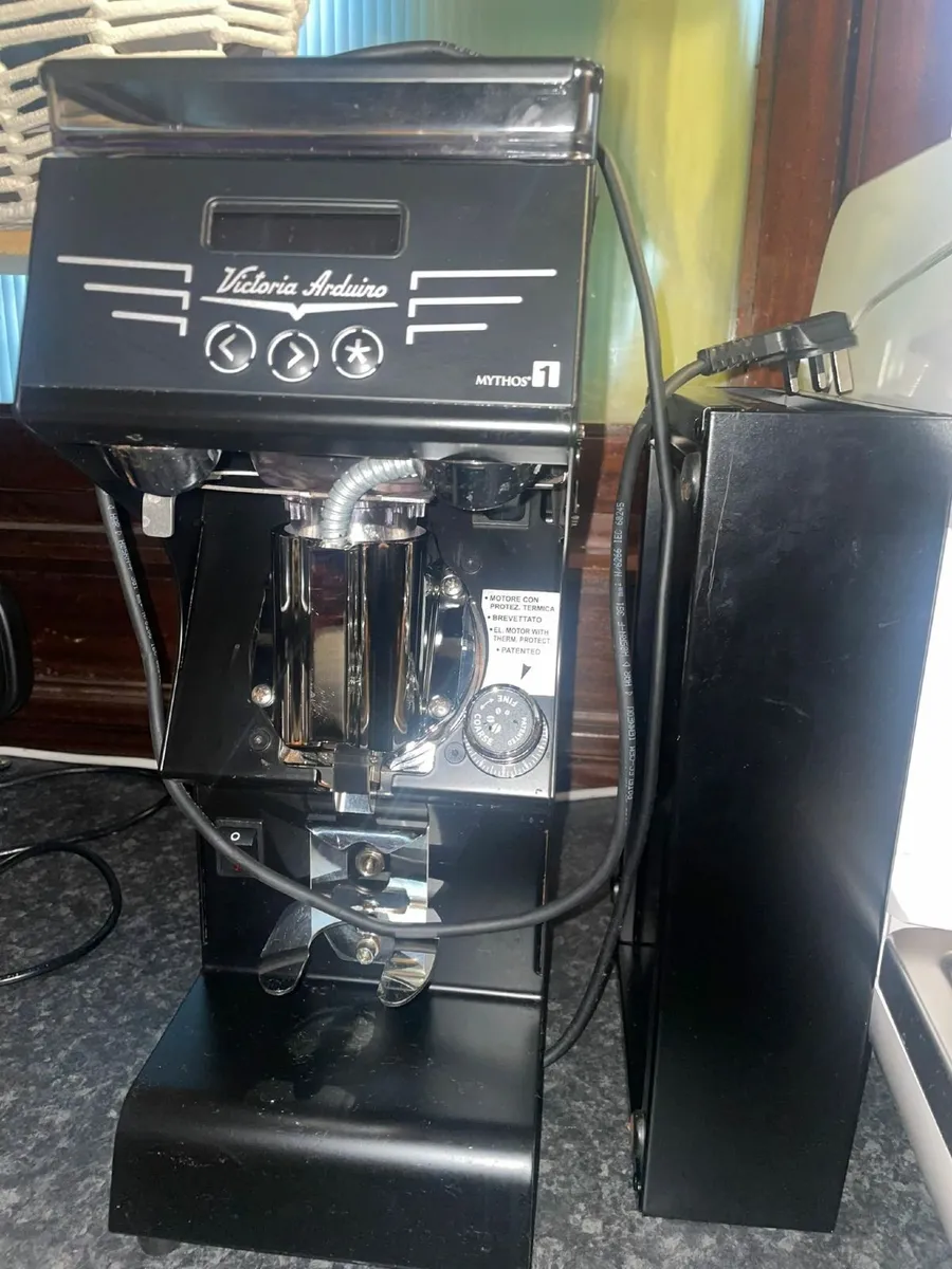 Premium Commercial Coffee Machine – Barely Used - Image 4
