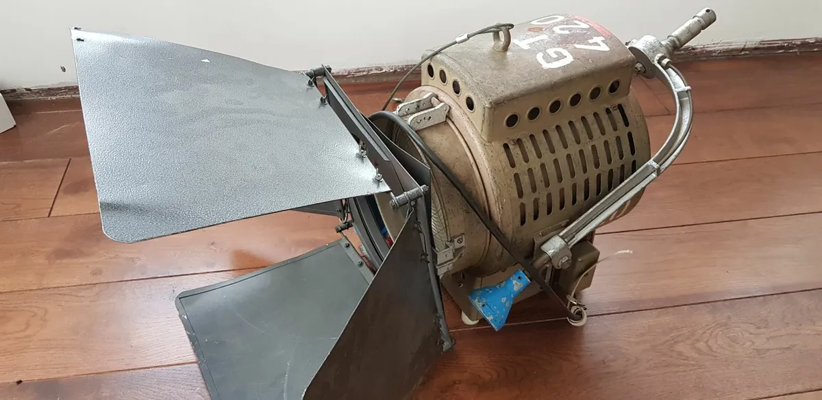 Large Stage Film Studio and Movie light - BERLIN - Image 1