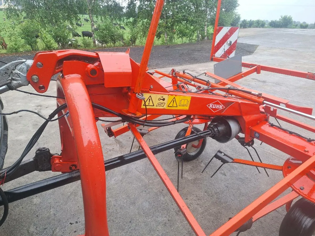 Kuhn GF5202 Tedder - Image 4