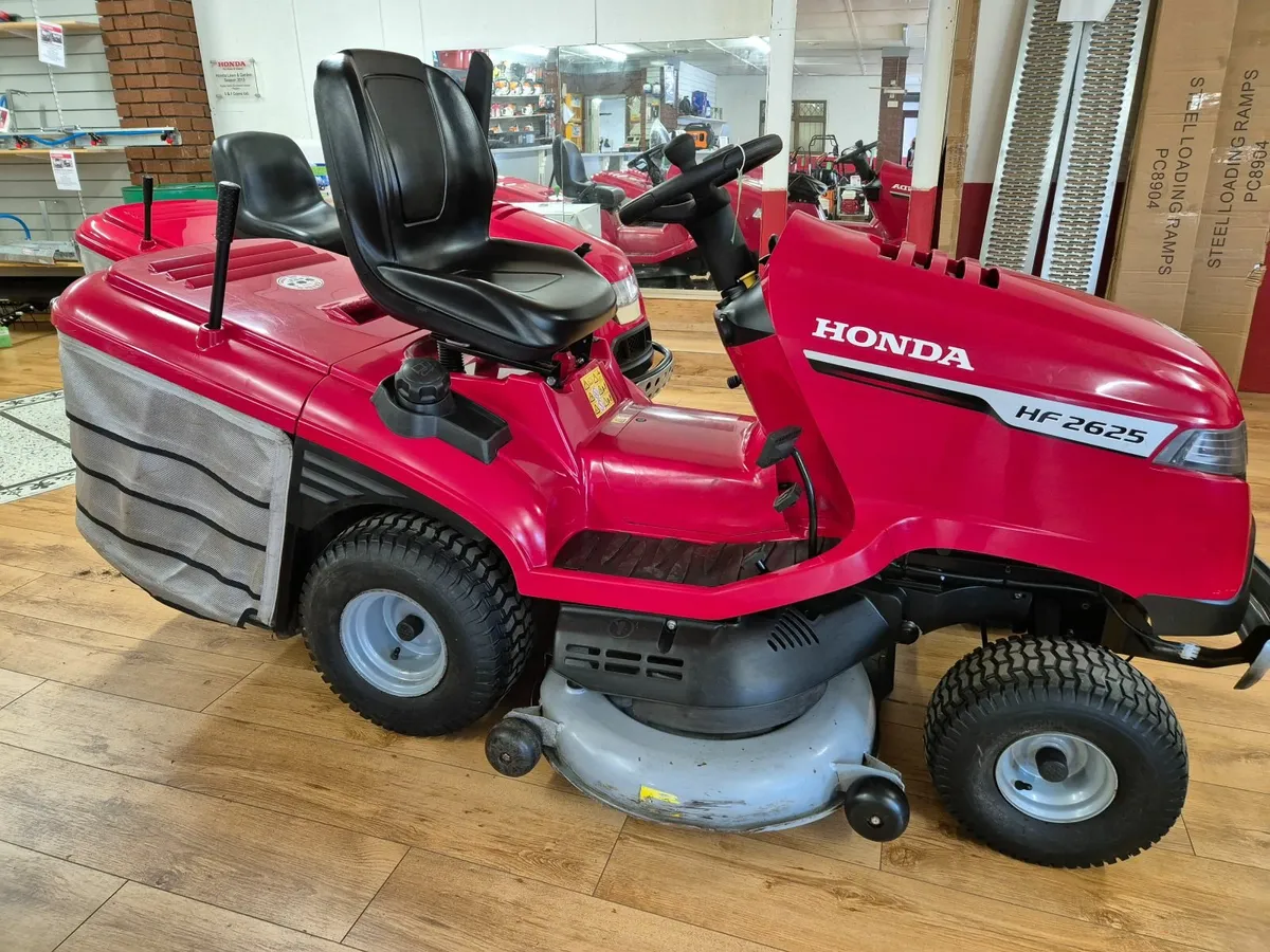Honda HF2625 Ride On Tractor Lawn Mower - Image 4