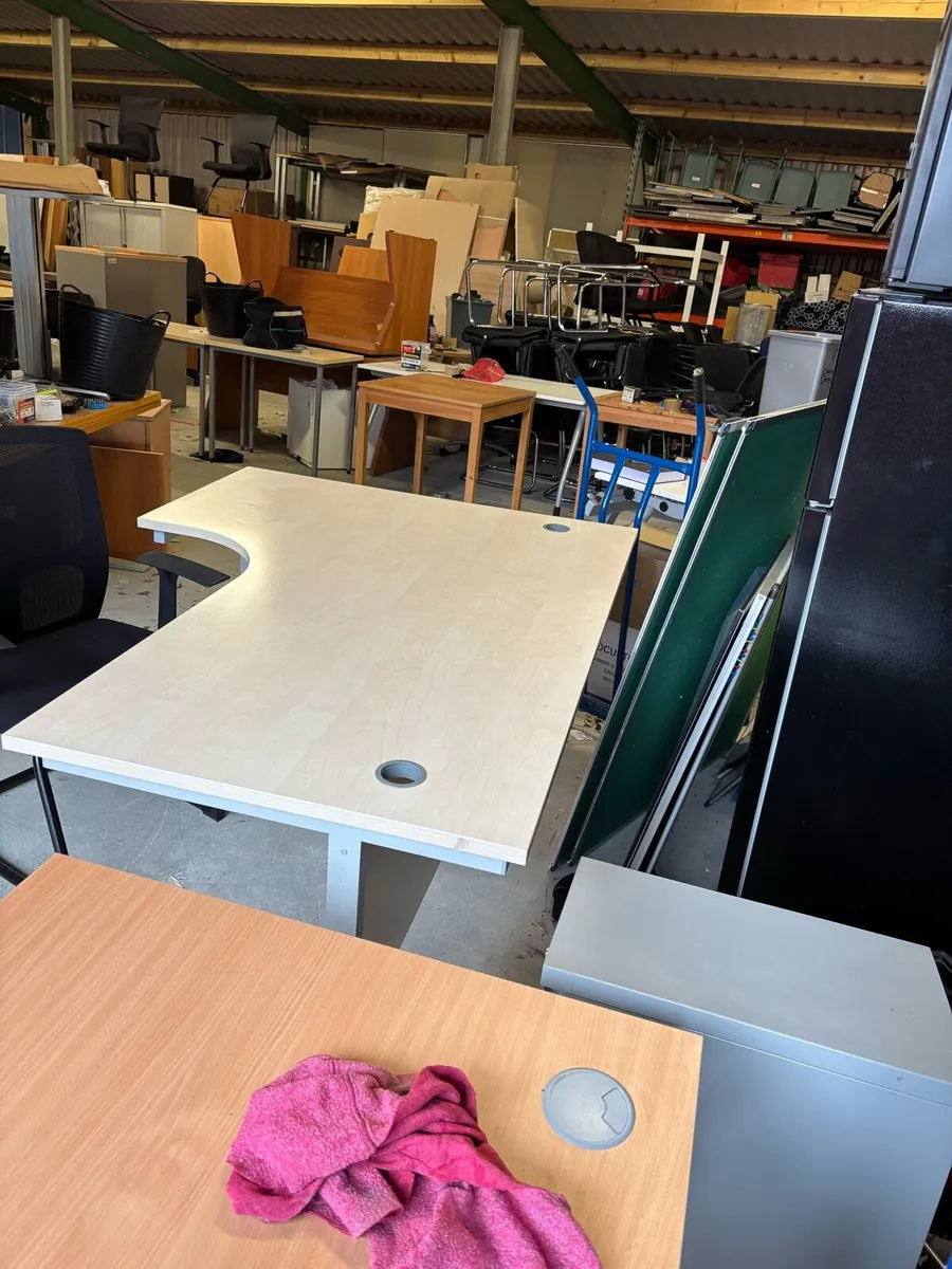 Managers desks - Image 1