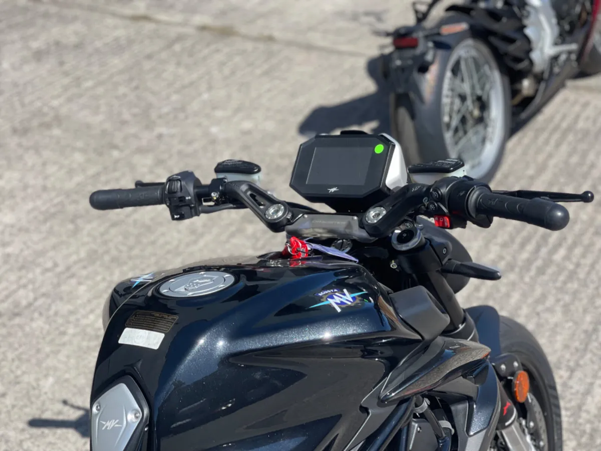 2025 MV Agusta Dragster 800 R - Image 4