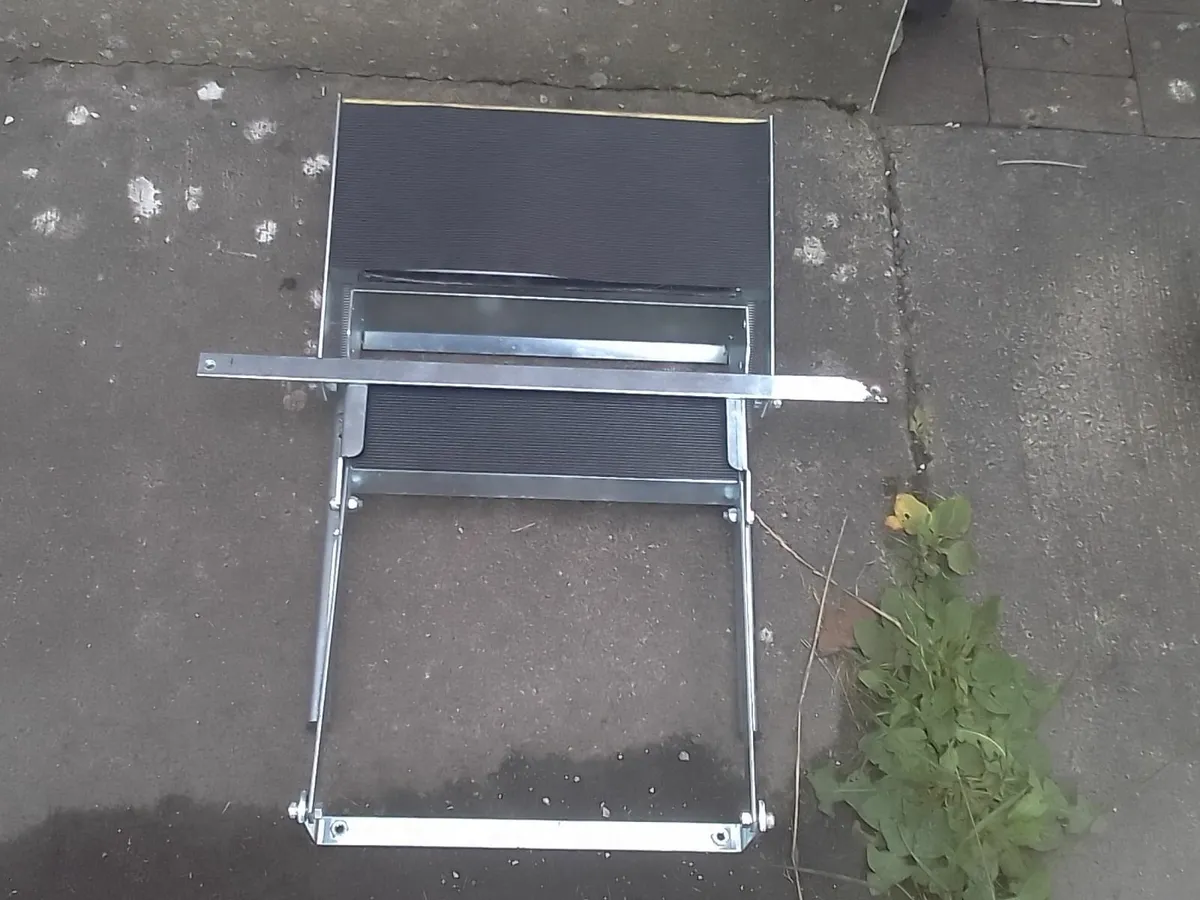 3 tier folding step - Image 1