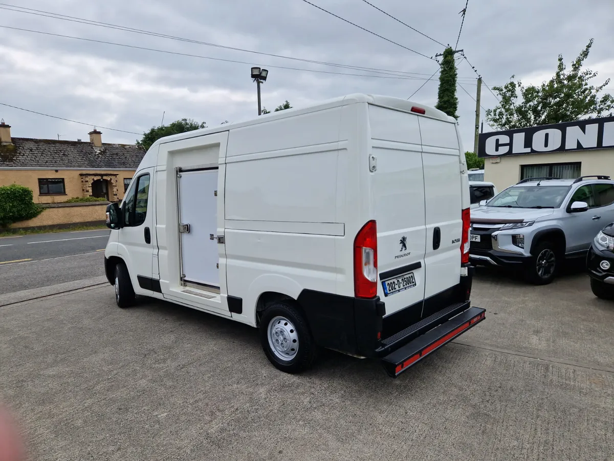 202 PEUGEOT BOXER FRIDGE VAN OVERNIGHT PLUG IN - Image 3