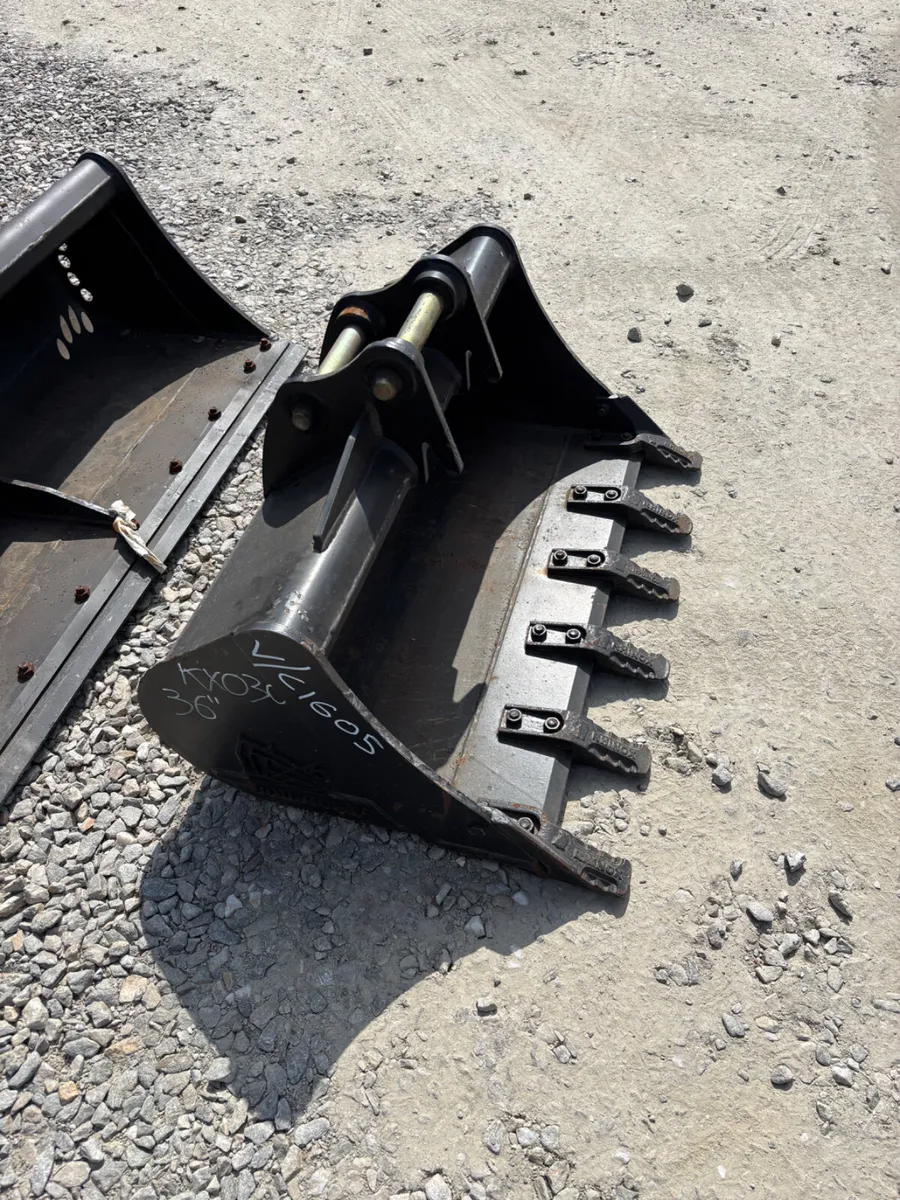 New/Unused Rhinox Ditching Buckets - Image 3