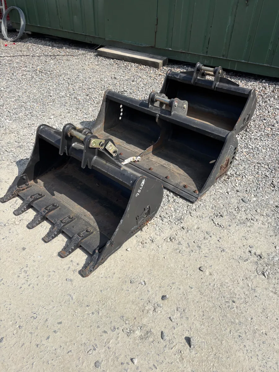 New/Unused Rhinox Ditching Buckets - Image 1