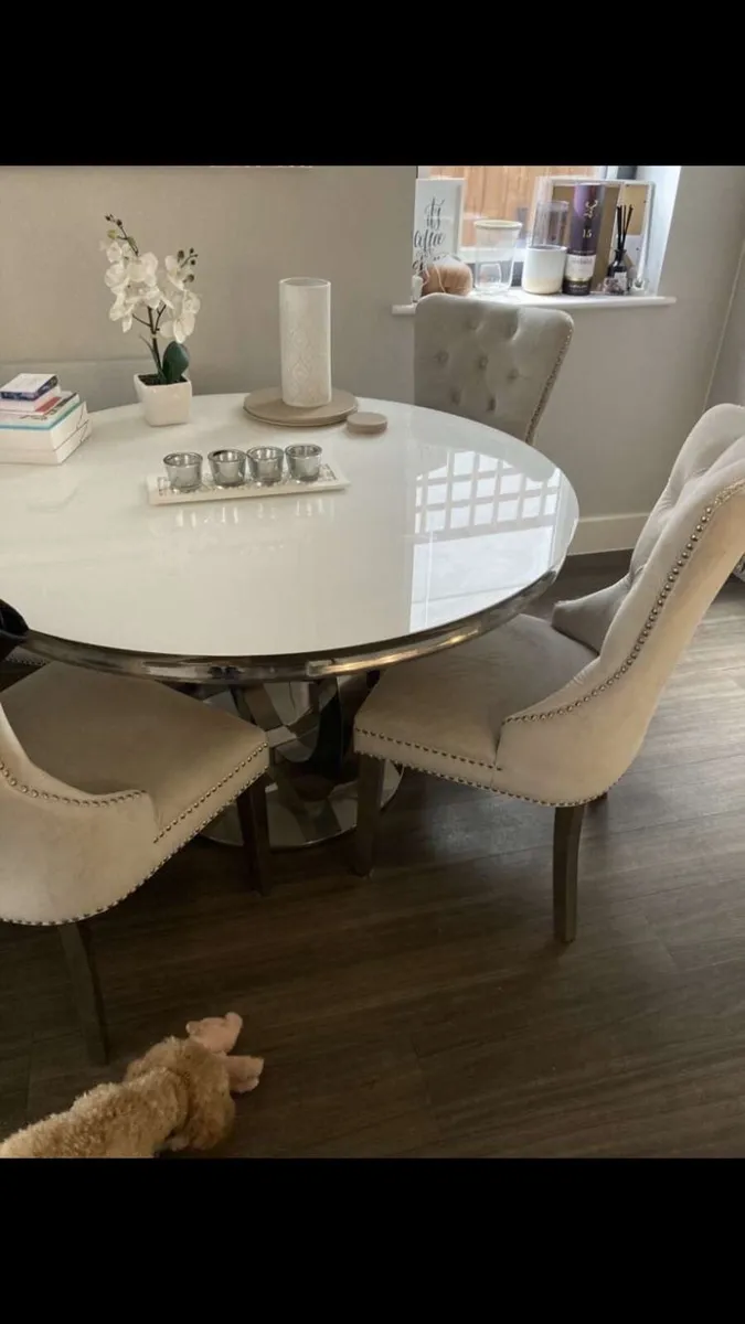 Kitchen table - Image 1