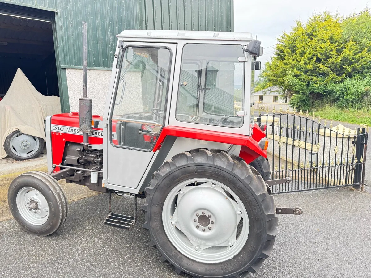 Massey Ferguson 240 silver cab - Image 1