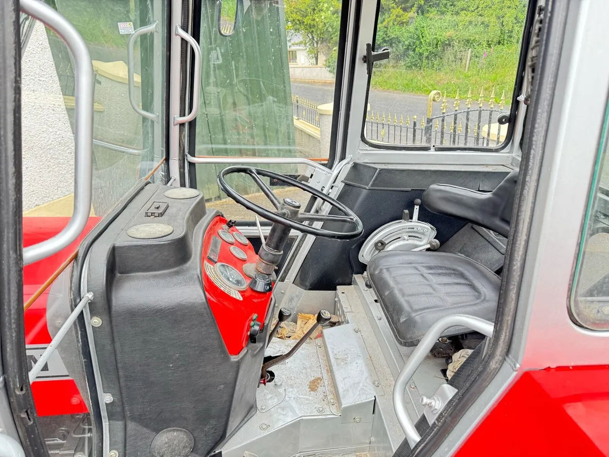 Massey Ferguson 240 silver cab - Image 3