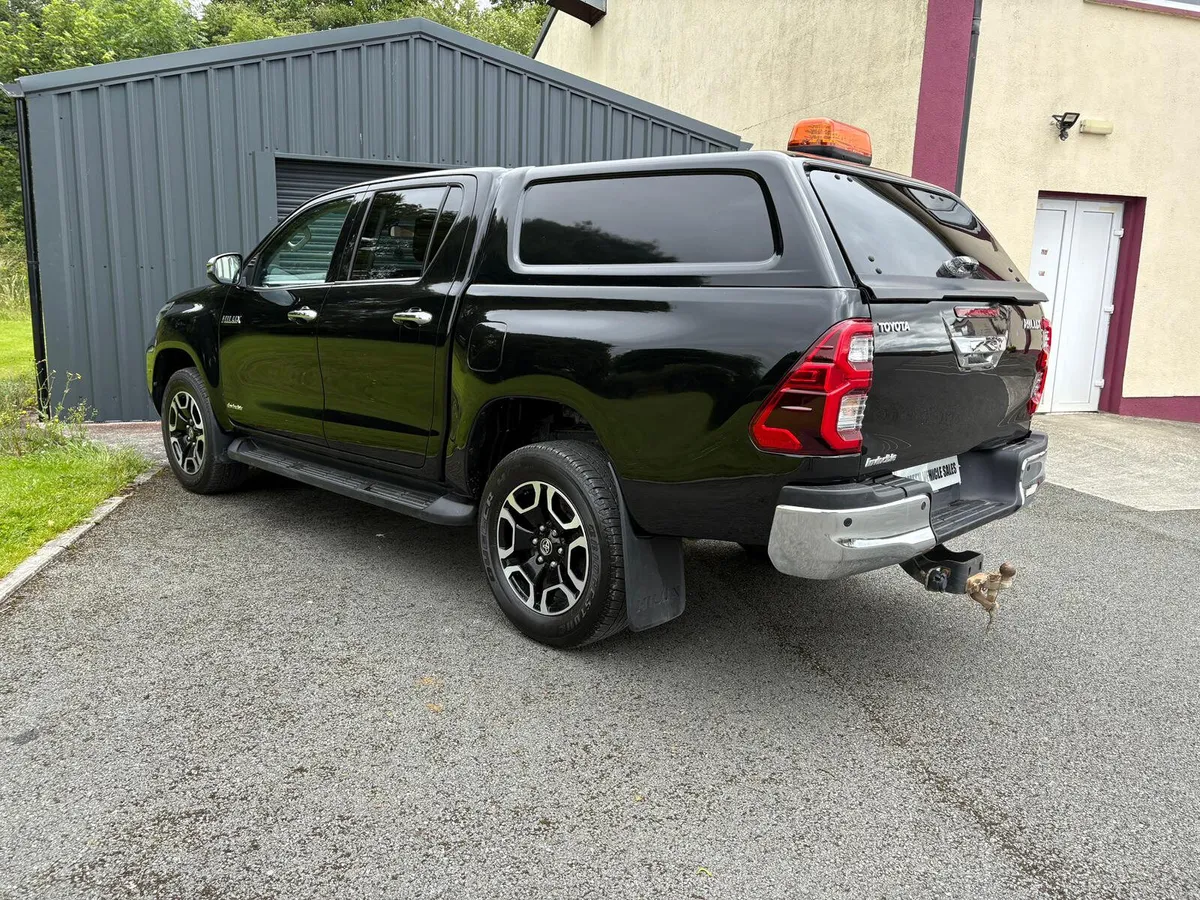 2021 TOYOTA HILUX 2.4D4D INVINCIBLE - Image 4