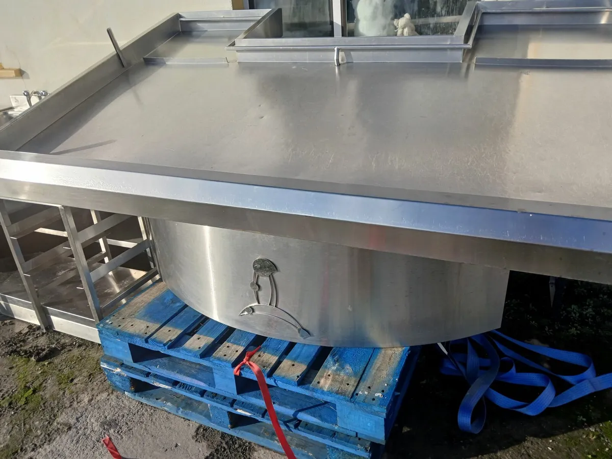 Stainless steel cabbibet display delivered - Image 1