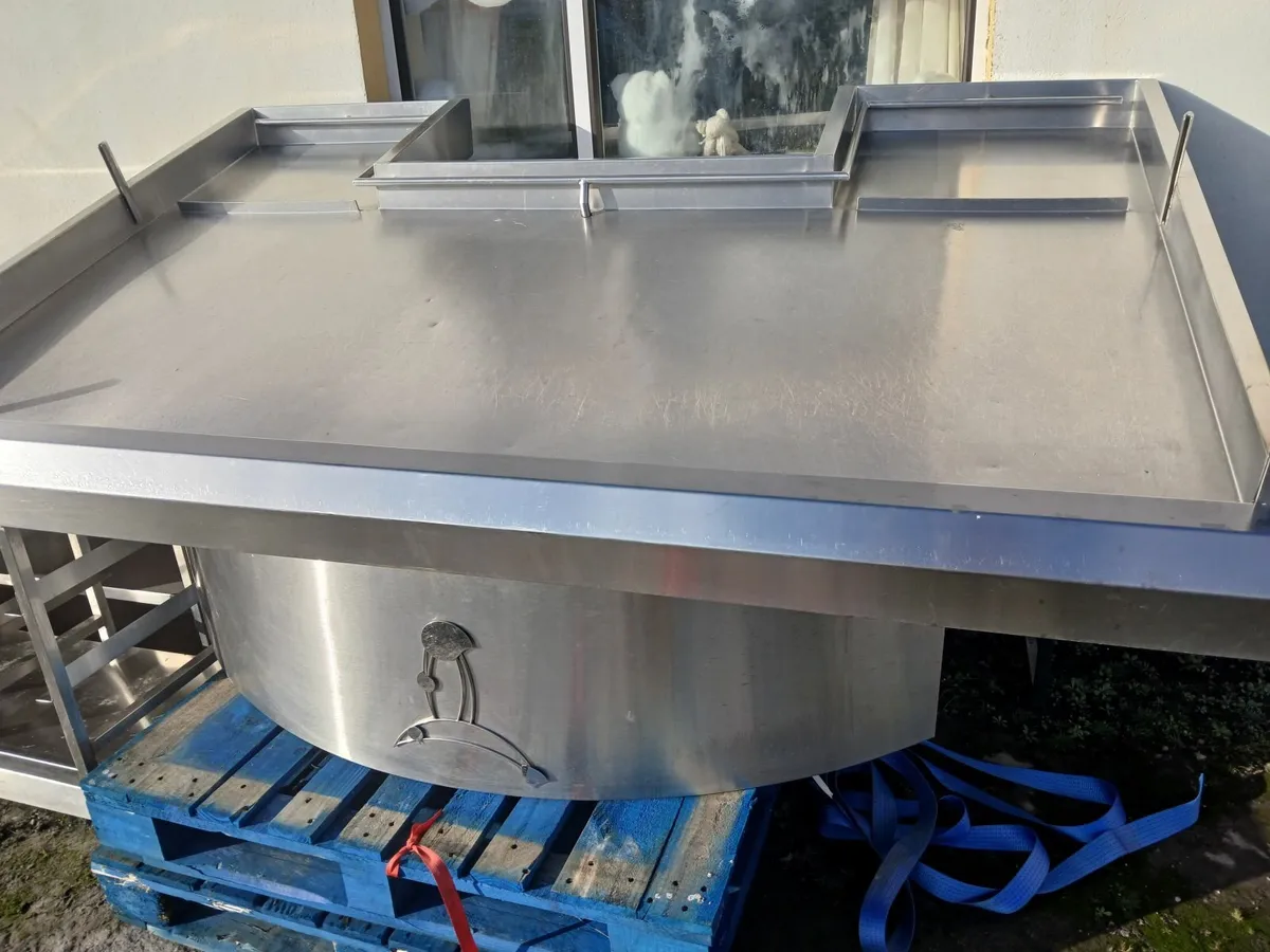 Stainless steel cabbibet display delivered - Image 4