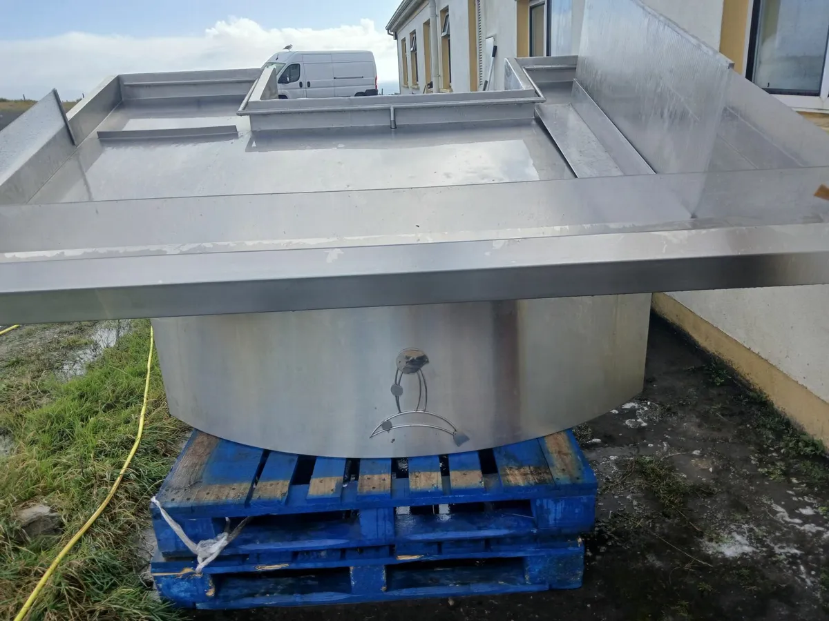 Stainless steel cabbibet display delivered - Image 3