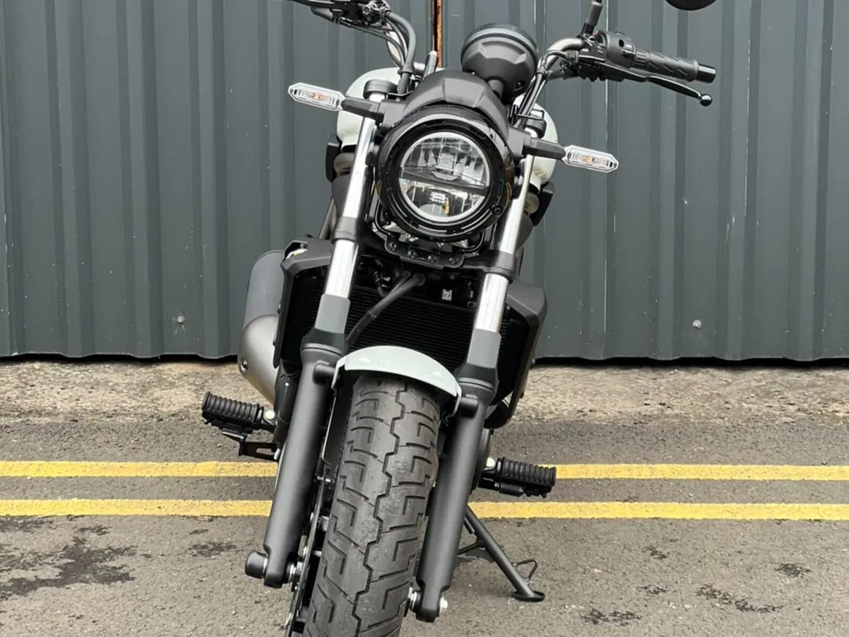 Ex-Demo 2025 Kawasaki Eliminator 500 - Image 2